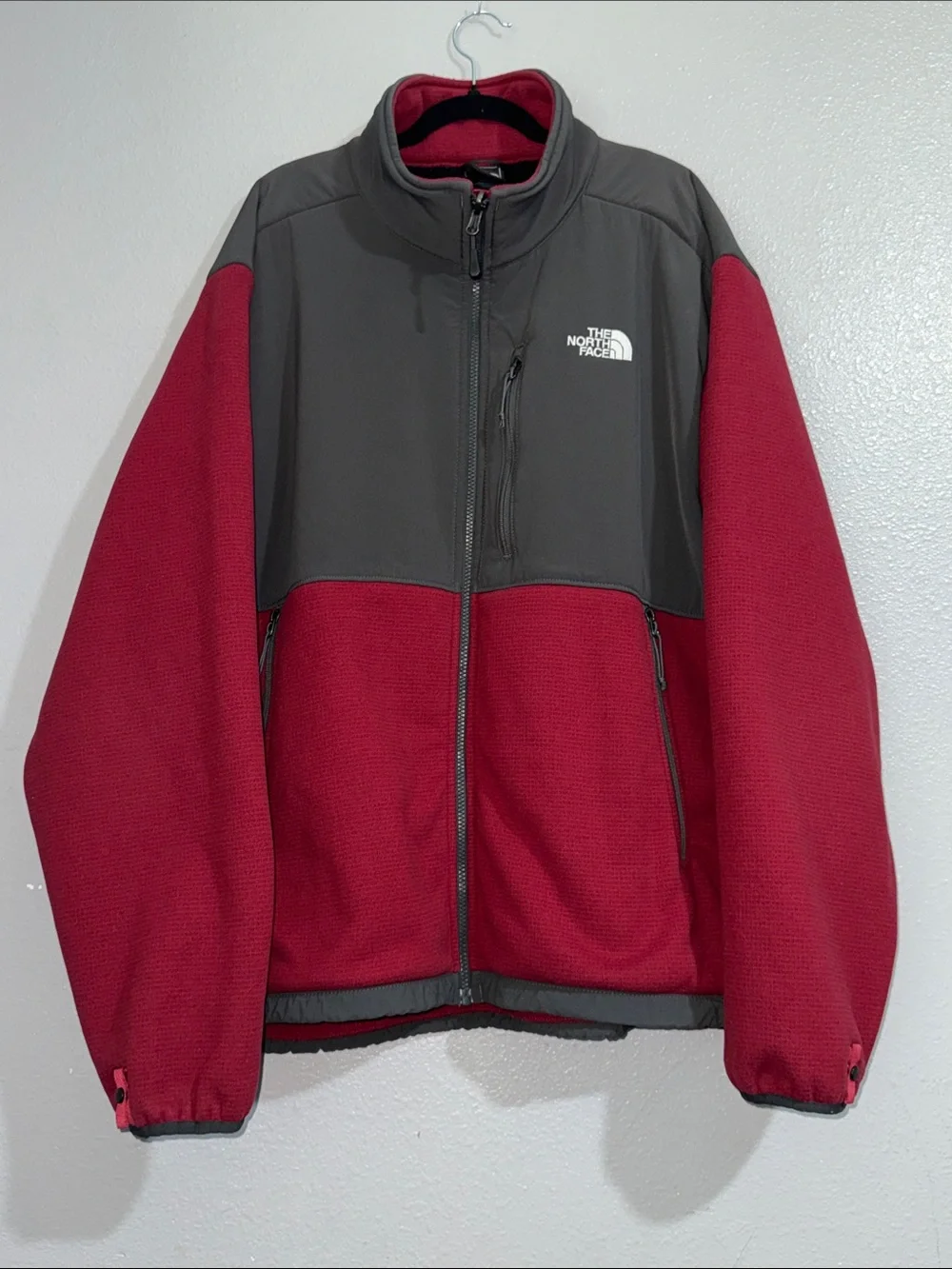 The North Face Men's Gray & burgundy Lightweight Jacket